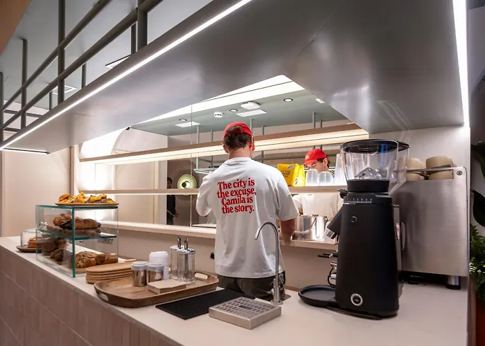 Camila ホステル *