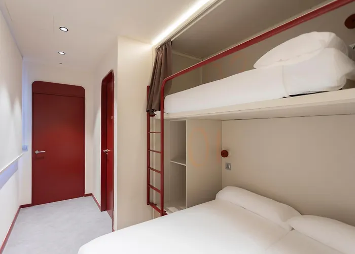 ホステル Camila バレンシア