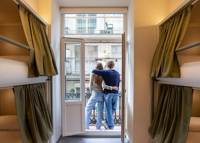 Camila ホステル *