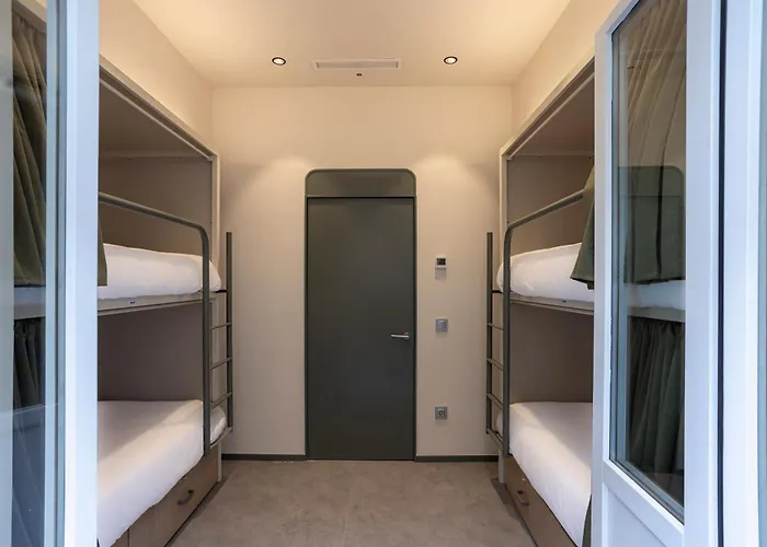 Camila ホステル *